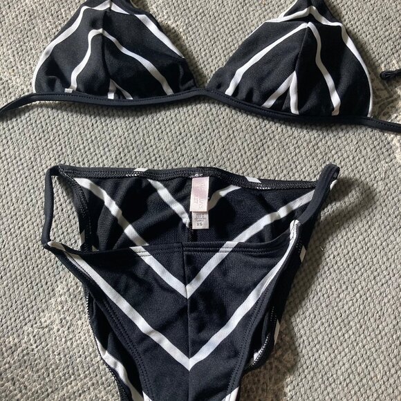 Victoria's Secret XS Black and White Chevron Stripe Bikini - Picture 2 of 10